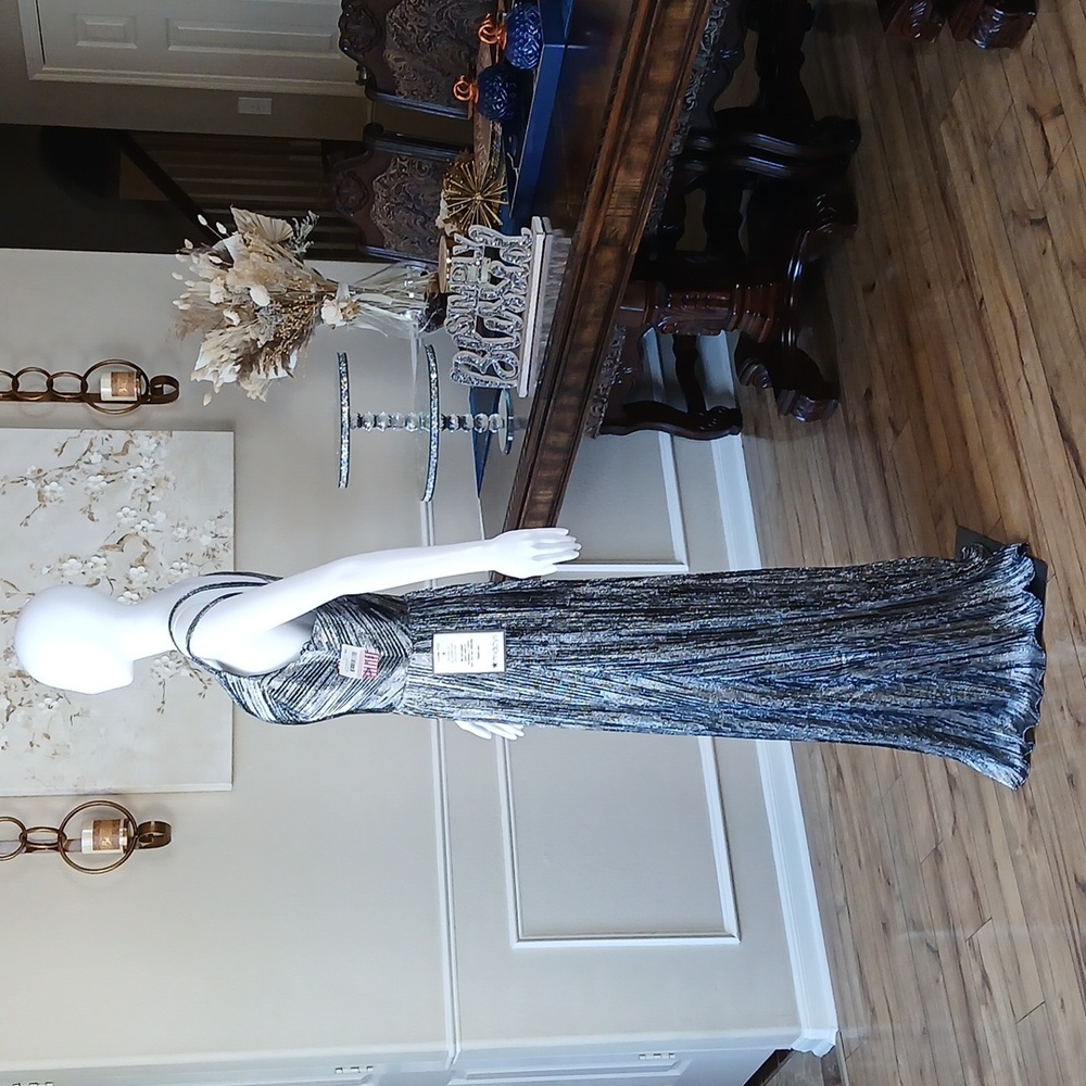 New Women's Black And Silver V-Neck Floor-Length Dress By NW Nightway. Size 12 - Picture 6 of 17